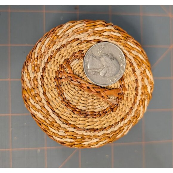 Small Woven Round Basket Lid Rustic Home Decor storage - Picture 11 of 11